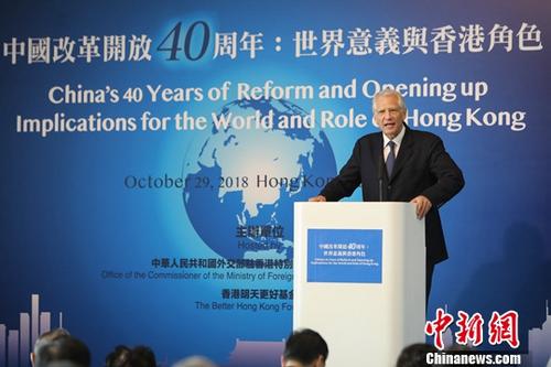 10月29日，“中國(guó)改革開放40周年：世界意義與香港角色”國(guó)際研討會(huì)在香港舉行。圖為法國(guó)前總理德維爾潘出席研討會(huì)并致辭。<a target='_blank' >中新社</a>記者 謝光磊 攝